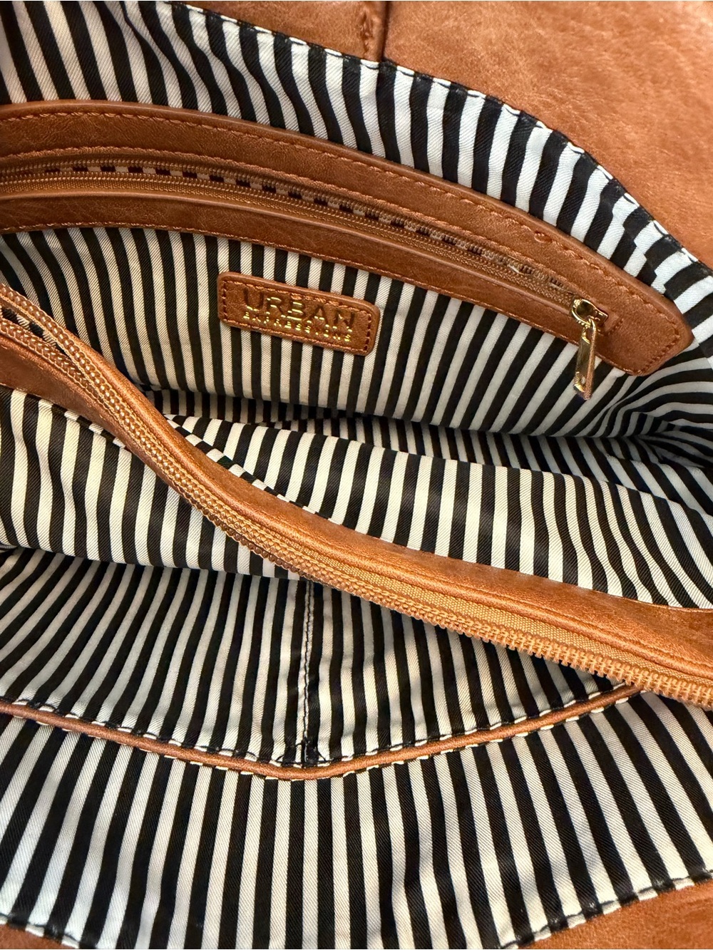 Classic Tan Tote Bag – Stylish Everyday Carry - Picture 3 of 3